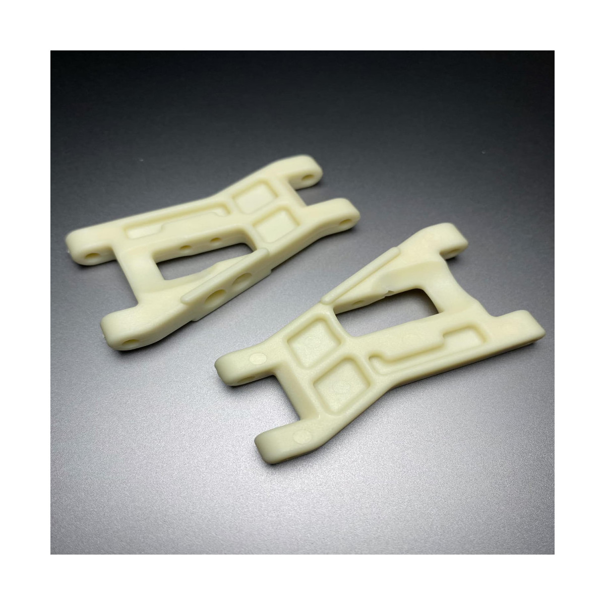FanRC Front arms, white for RC10 (2)